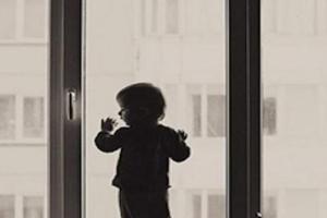 В Татарстане погиб шестимесячный ребенок, выброшенный из окна при пожаре