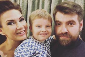 Эвелина Бледанс показала милое видео с сыном и бывшим мужем