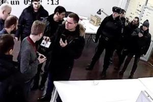 Полиция ворвалась в офис Навального