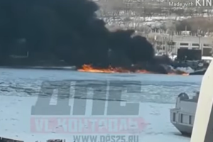 Черный дым и пламя: во Владивостоке вспыхнула российская подводная лодка