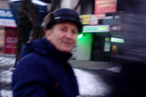 "Купил шоколадку и поджидал дочь у дороги": киевлянка рассказала о "любителе детей", который объявился в столице