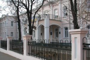 В Харькове назревает громкий скандал: директора гимназии могут уволить за оскорбления детей