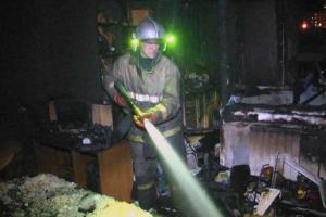 В РФ в результате пожара сгорели трое детей из-за алкогольного опьянения отца и его сожительницы