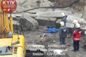 В Киеве на стройке юношу насмерть привалило бетоном
