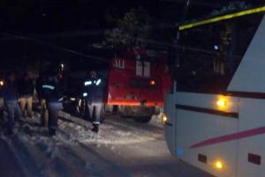 На Хмельниччине автобус с полусотней пассажиров застрял в снегу