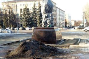 В Луганске появился памятник российским "вагнеровцам", идентичный сирийскому