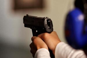 В Киеве мужчина открыл огонь в развлекательном заведении, ранено два человека