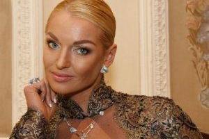 Мастер-класс от Волочковой: Балерина сделала шпагат на лошади