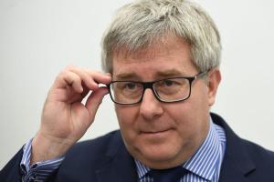 Поляк Ришард Чарнецкий лишился поста вице-президента Европарламента за оскорбление коллеги-депутата