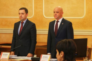 Аплодисменты и крики "Ганьба!": как в Одессе встречали освобожденного Труханова