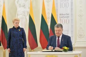 Порошенко поздравил Литву со 100-летием восстановления государственности