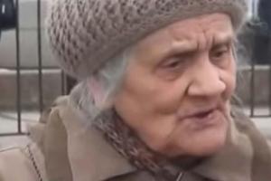 Соцсети вспоминают смелую бабушку из Крыма, которую швырнули на землю за протест против оккупации