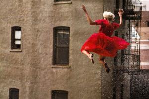 В Москве женщина, спасаясь от обезумевшего мужа, выпрыгнула с 3 этажа