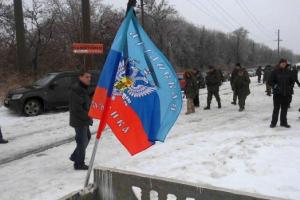 Блогер: В "ЛНР" чиновников, пойманных на использовании украинских сим-карт, увольняют