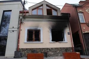 В Ужгороде взорвали Общество венгерской культуры: появилось видео с камеры наблюдения