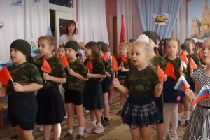 "Я вырасту и послужу Донбассу": как в российских детсадах отмечают 23 февраля