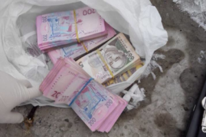 В Северодонецке при получении крупной взятки задержали заместителя мэра