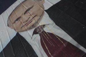 В России баннер с Путиным забросали яйцами: реакция россиян