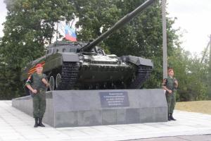 В городах "ЛНР" с постаментов исчезнет военная техника: боевики готовятся в параду Победы 