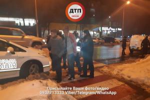 В Киеве подрались несколько десятков человек, одному мужчине пробили голову