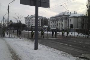 Выборы президента РФ: Полиция закрыла в Киеве доступ на участки для голосования, - Бутусов