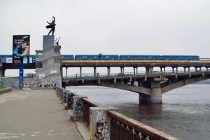 На станции метро «Днепр» пассажир упал на рельсы