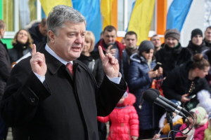 Порошенко, открывая новый детсад, рассказывал детям о безвизе и децентрализации