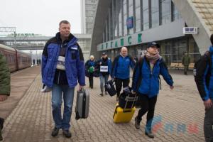 Луганские пирожки, бомба в поезде и серьезный разговор: Хуг совершил рабочую поездку в "ЛНР"