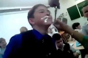 Чтобы тишина на уроках была: В России учительница младших классов заклеивала ученикам рты скотчем