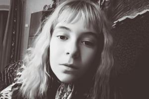 В Хмельницкой области 12-летняя школьница совершила самоубийство по заданию "Синего кита"