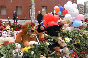 В Кемерово люди рыдают, потеряв близких, а российские политики жалеют Путина в связи с трагедией