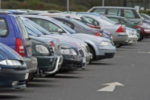 В Украине изменились правила парковки: нарушителей будет ждать «сюрприз» на лобовом стекле