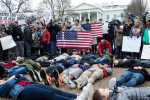 В США школы получают угрозы о нападениях: дети пишут завещания на случай своей гибели