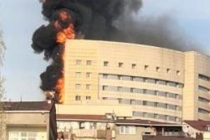 В Стамбуле загорелась многоэтажная больница: опубликованы жуткие кадры