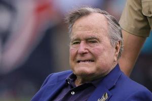 Экс-президент США попал в больницу после смерти жены