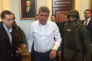 Скандальный одесский судья на заседании впал в истерику и пытался вскрыть вены ручкой
