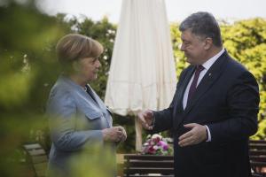 Порошенко прибыл в Германию: идут переговоры с Меркель