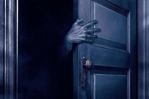 В России женщина арендовала квартиру и обнаружила мумию мужчины, залитую монтажной пеной