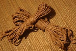 В России студент ПТУ задушил себя во время интимных игр