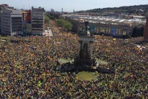 В Барселоне 315 тысяч человек потребовали освободить каталонских политиков