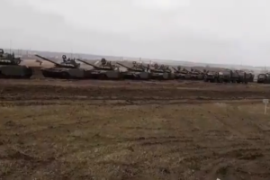 В Ростовской области засняли колонну российских танков