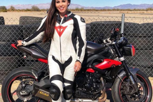 Звезда Instagram разбилась на мотоцикле после смерти своих родителей