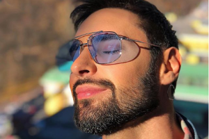 "По стопам Ани Лорак": Украинский певец на 9 мая развлекал московскую публику