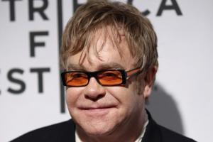 Британский певец Элтон Джон прилетел в Киев: озвучена причина