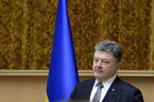 Снова знаки? Во время линейки с участием Порошенко школьник упал в обморок