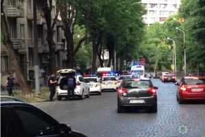 Во Львове участник ДТП ранил ножом полицейскую, напарнику пришлось стрелять