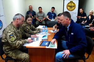 Обострение на Донбассе: Наев просит Хуга повлиять на российских боевиков