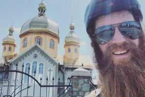 В Украину прибыл «британский Форрест Гамп»: что думает известный экстремал о наших дорогах