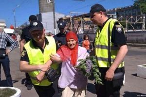 В Днепре оштрафовали женщину за георгиевскую ленточку