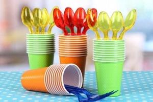 В Евросоюзе хотят запретить пластиковую посуду